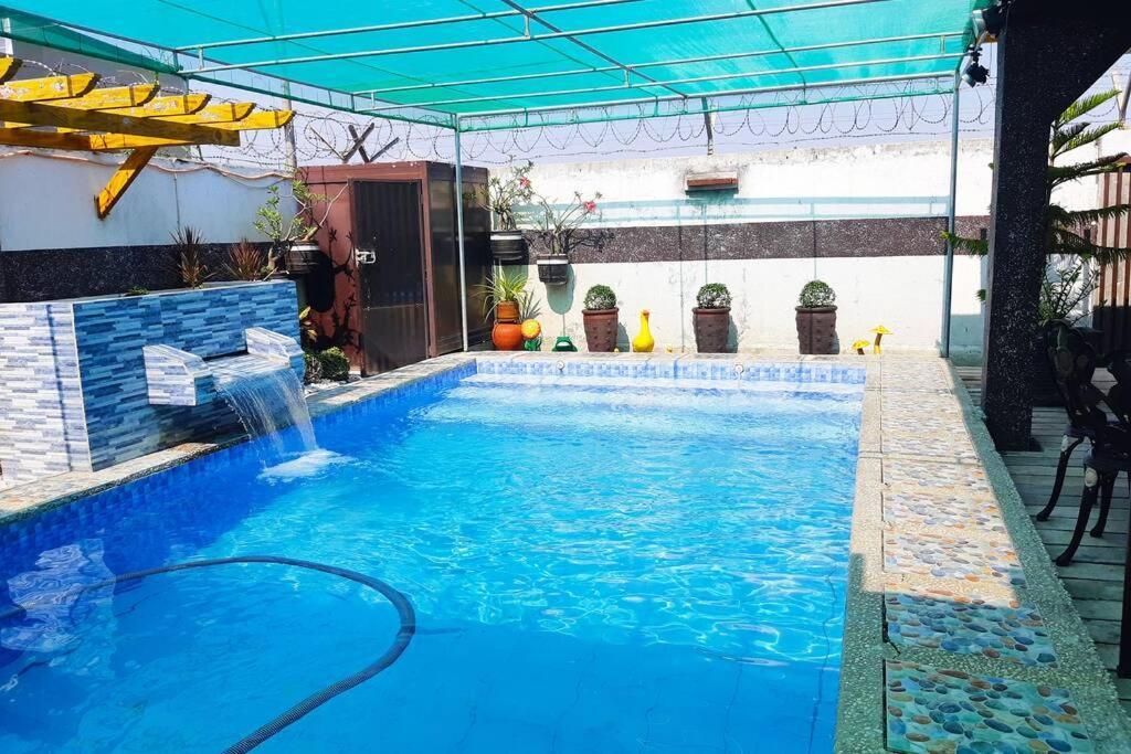 Private House W/ Swimming Pool Staycation Tarlac 딸락 외부 사진